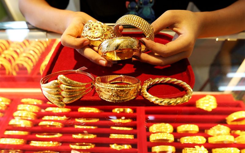 Gold Price Drops by Rs. 1,600 Per Tola; Silver Also Declines
