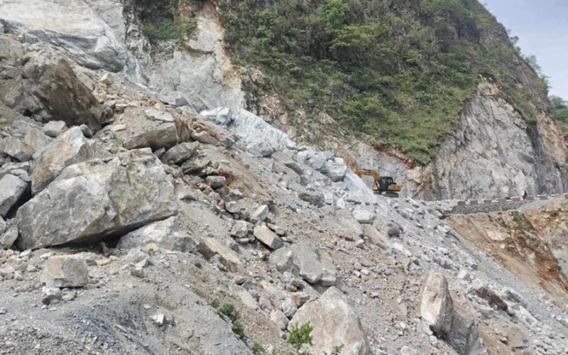 Traffic Resumes on Kaligandaki Corridor After Landslide Clearance