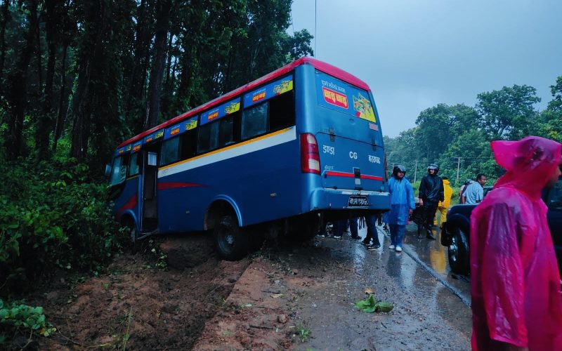 15 Injured in Bus Accident in Nawalpur