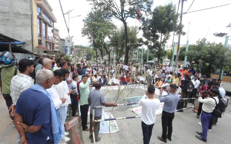 Sugarcane Farmers Continue Protest Demanding Subsidy and Payment