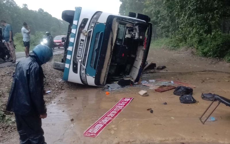 17 Injured as Bus Overturns in Banke Forest, Sarlahi