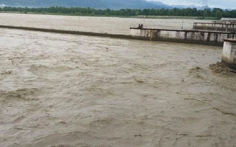 Traffic Halted for Heavy Vehicles at Banbasa Bridge on Nepal–India Border